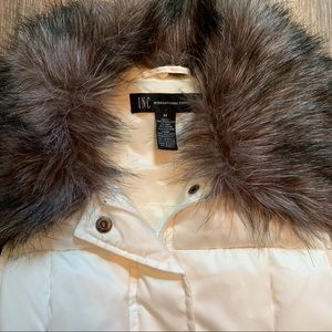 INC White quilted vest with faux fur collar